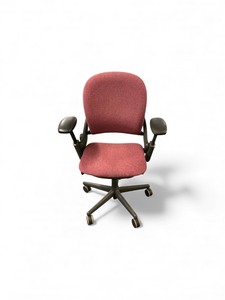 lot 37 image: Steelcase Leap Task Chair- Red