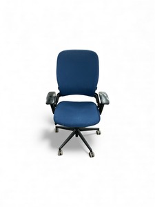 lot 47 image: Steelcase leap V2-Navy