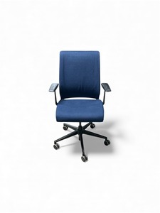 lot 71 image: Steelcase Think Task Chair