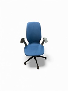 lot 17 image: Steelcase Silq Task Chair- Blue