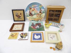 lot 4 image: Collection of Vintage Decor Chickens and Roosters