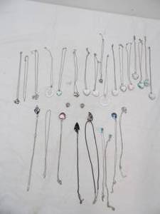 lot 16 image: Fashion Jewelry Necklaces. 26ct. New