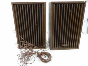 lot 19 image: Vintage Panasonic Speaker Set. Model 8840.