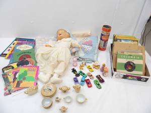 lot 26 image: Vintage Toys, Records, Vintage Quilt