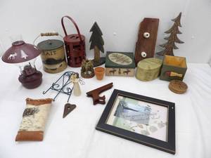 lot 27 image: Rustic Cabin Wildlife Decor