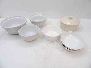 lot 32 image: Stoneware Mixing Bowls 3ct, Soup Bowls 4ct, and Stoneware Casserole wlid