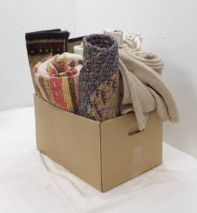 lot 42 image: Blankets and Rugs