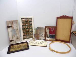 lot 64 image: Wall Decor