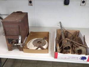 lot 74 image: Vintage Nu-Way Oil or Propane Burning Stove, Vintage Tap and Die Tools and More