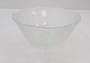 lot 100 image: Fantasia Crystal Vegetable Dish (in original box) A Princess House Exclusive