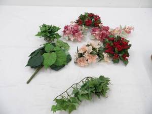 lot 118 image: Artificial Flowers. Round for Candles