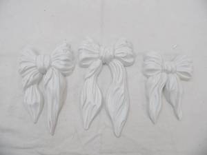 lot 119 image: Vintage Homco Poly Bow Wall Hangings 3ct