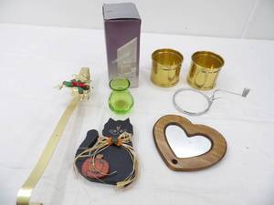 lot 122 image: Decor Lot Crystal Wall Candle Holder (new in box) Wreath Over the Door Holder