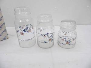 lot 124 image: Princess House 3 PC. Crystal Canister Set