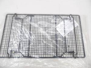 lot 130 image: The Pampered Chef Stackable Cooling Rack (NEW in packaging)