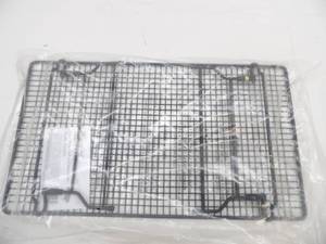 lot 131 image: The Pampered Chef Stackable Cooling Rack (NEW in packaging)