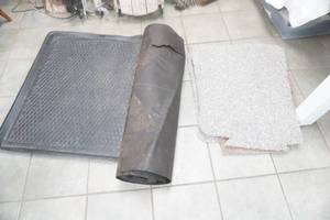 lot 153 image: Carpet Pieces, Large Poly Boot Mat, Roll of Tar Paper