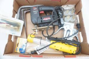 lot 159 image: Hand Tools and Hardware skil saw, halogen light, staplers