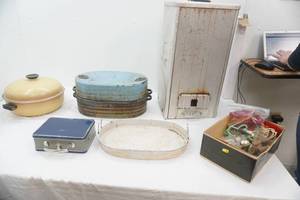 lot 179 image: Vintage Smoker, Vintage Kitchenware, Vintage Lunchbox and More