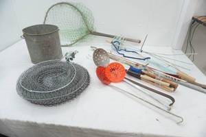 lot 180 image: Vintage fishing jig sticks, net minnow bucket