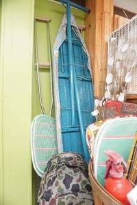 lot 191 image: Vintage Collectibles and Housewares