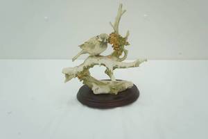 lot 212 image: Giuseppe Armani Sparrow in the Snow Collectible Figurine