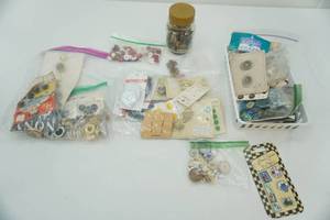 lot 220 image: VIntage Button Collection