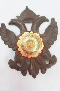 lot 238 image: Vintage Spain Toledo Eagle Carved Wood Double Eagle Crest Wall Plaque.