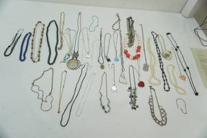 lot 241 image: Fashion Jewelry Necklaces