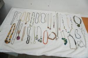 lot 242 image: Fashion Jewelry Necklaces