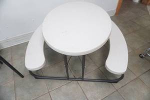 lot 243 image: Lifetime Childrens Collapsible Picnic Table