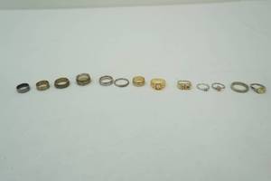lot 251 image: Jewelry Lot Rings. 13