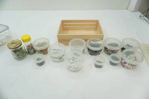 lot 253 image: Small Wood Crate with Glass & Stone Beads (sorted, some labeled) Jasper, Black Onyx, White Howlite
