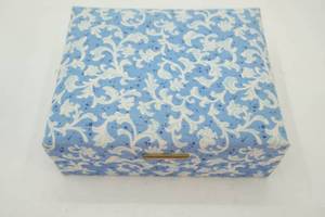 lot 259 image: Jewelry Box and Jewelry