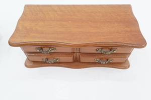 lot 260 image: Wooden Jewelry Box and Jewelry