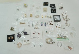 lot 264 image: Jewelry Lot Earrings (pierced)