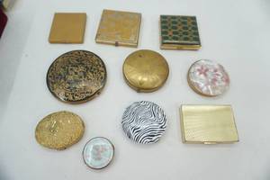 lot 274 image: Vintage Makeup Compacts