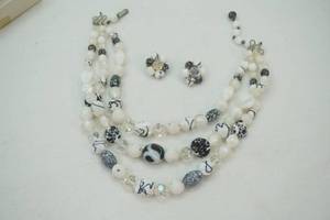 lot 284 image: Vintage Glass WhiteBlack Beaded Necklace with Clip Earrings