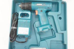 lot 290 image: Makita Cordless DrillDriver, Charging Block, Case