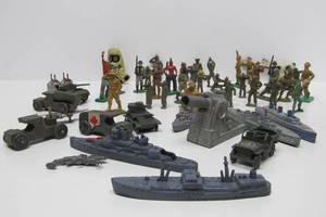 lot 284 image: Nice Lot of Old Vintage Military Toys &amp Soldiers