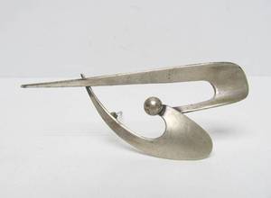 lot 14 image: Signed Vintage Mid Century Sculptural Sterling Silver Brooch - signed Orb