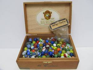 lot 28 image: Estate Lot of Vintage Marbles