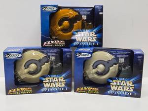 lot 126 image: Lot of 3 Brand New Estes STAR WARS Trade Federation Battleship Rockets