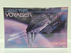 lot 132 image: New in Box STAR TREK VOYAGER Model Kit