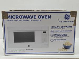 lot 140 image: New in Box GE Microwave
