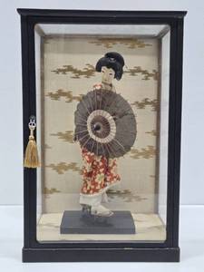 lot 174 image: Very Nice Large Vintage Japanese Geisha Girl Doll wCase