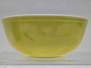 lot 175 image: Large Primary Colors PYREX Yellow Mixing Bowl
