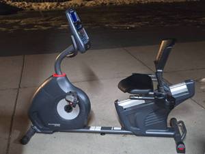 lot 8 image: Excellent Like-New Working SCHWINN 270 Recumbent Exercise Bike