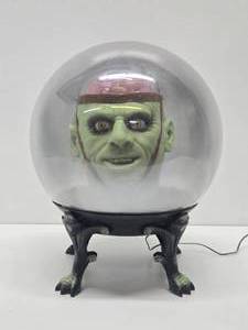 lot 146 image: LARGE Working GEMMY Animated Floating Talking Head&nbsp