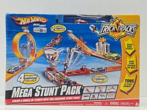lot 149 image: Brand New HOT WHEELS Trick Tracks Mega Stunt Pack Set
